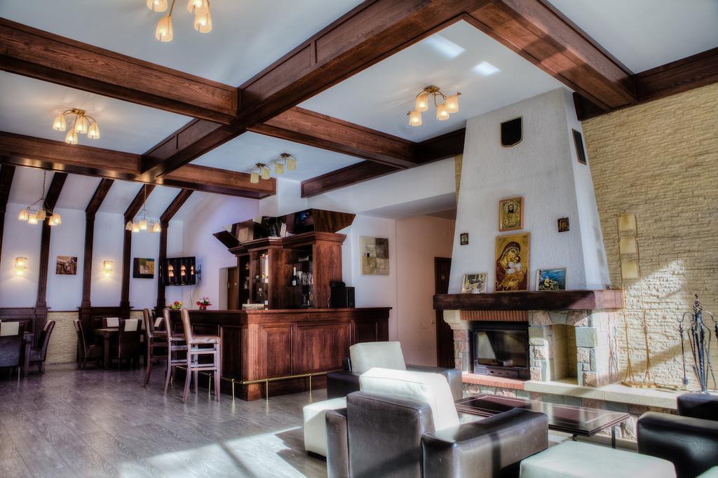 Отель Vila Pinul Si Mesteacanul Пояна-Брашов Экстерьер фото